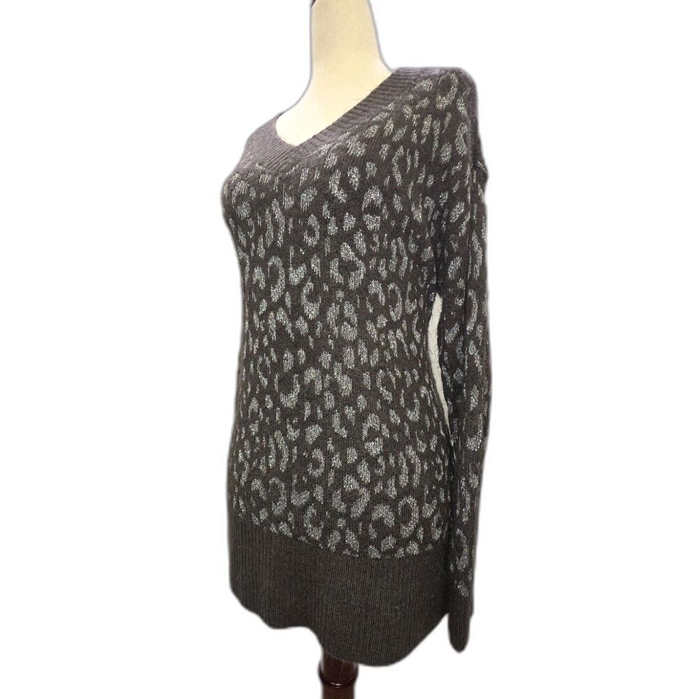 Nine West Metallic Leopard Print V-Neck Tunic Sweater Gray Silver M EUC - Picture 4 of 11